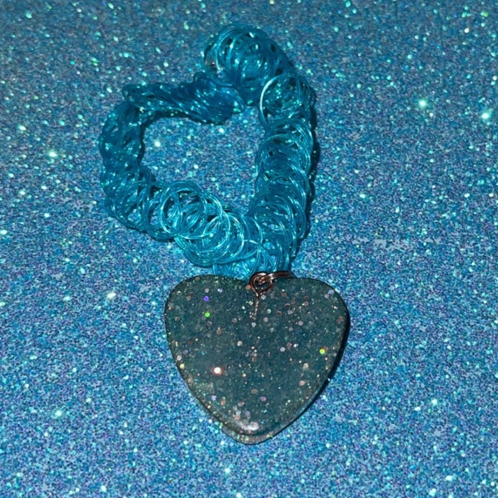 Blue Dump Him Heart Choker - Picture 4 of 5